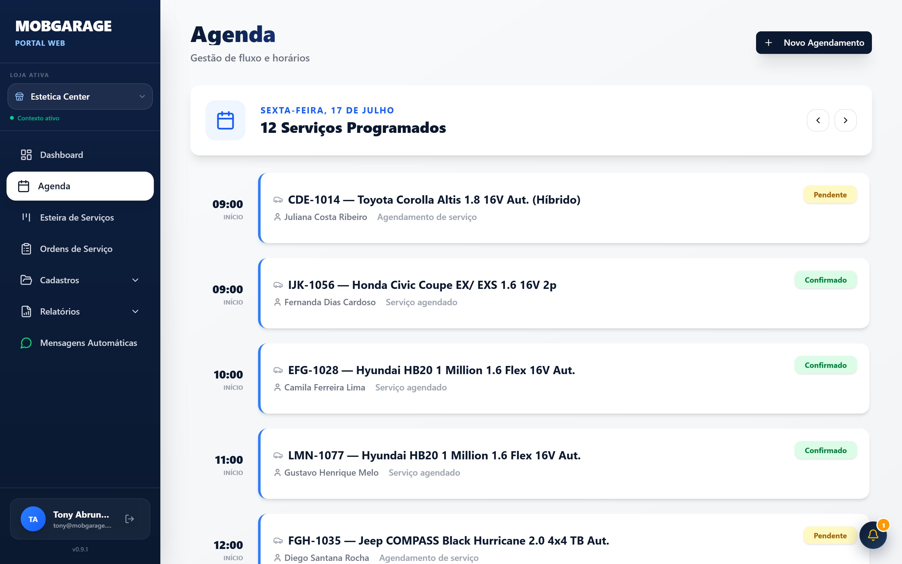 Agenda do dia com horários, veículos e status de cada serviço